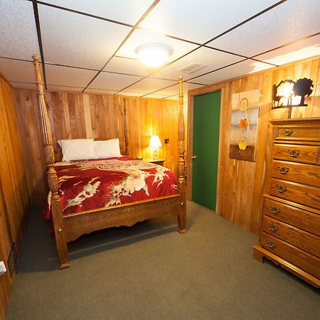 Log Cabin Lodge & Suites Jones Mills Екстер'єр фото