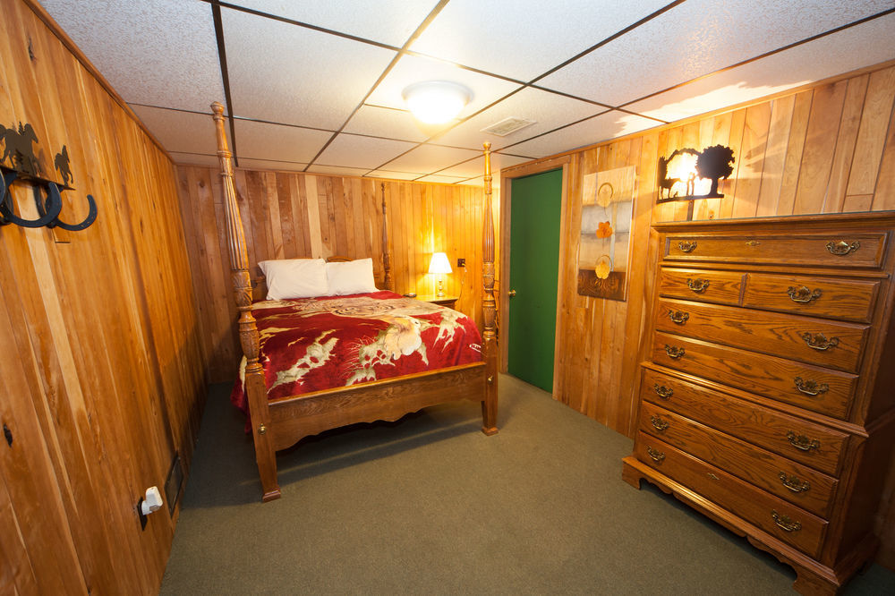 Log Cabin Lodge & Suites Jones Mills Екстер'єр фото