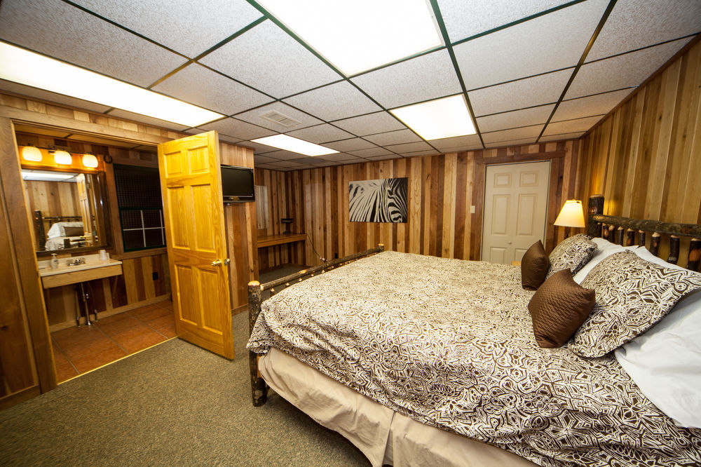 Log Cabin Lodge & Suites Jones Mills Екстер'єр фото
