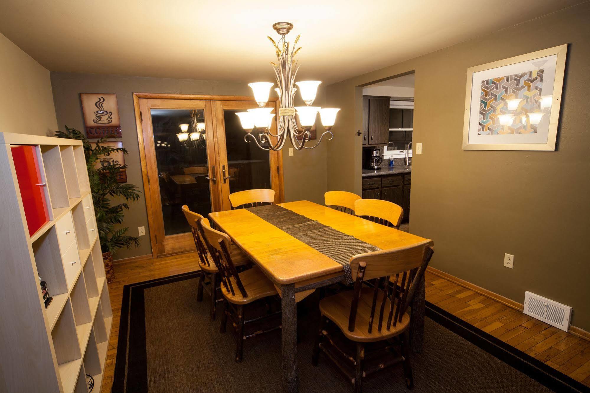 Log Cabin Lodge & Suites Jones Mills Екстер'єр фото
