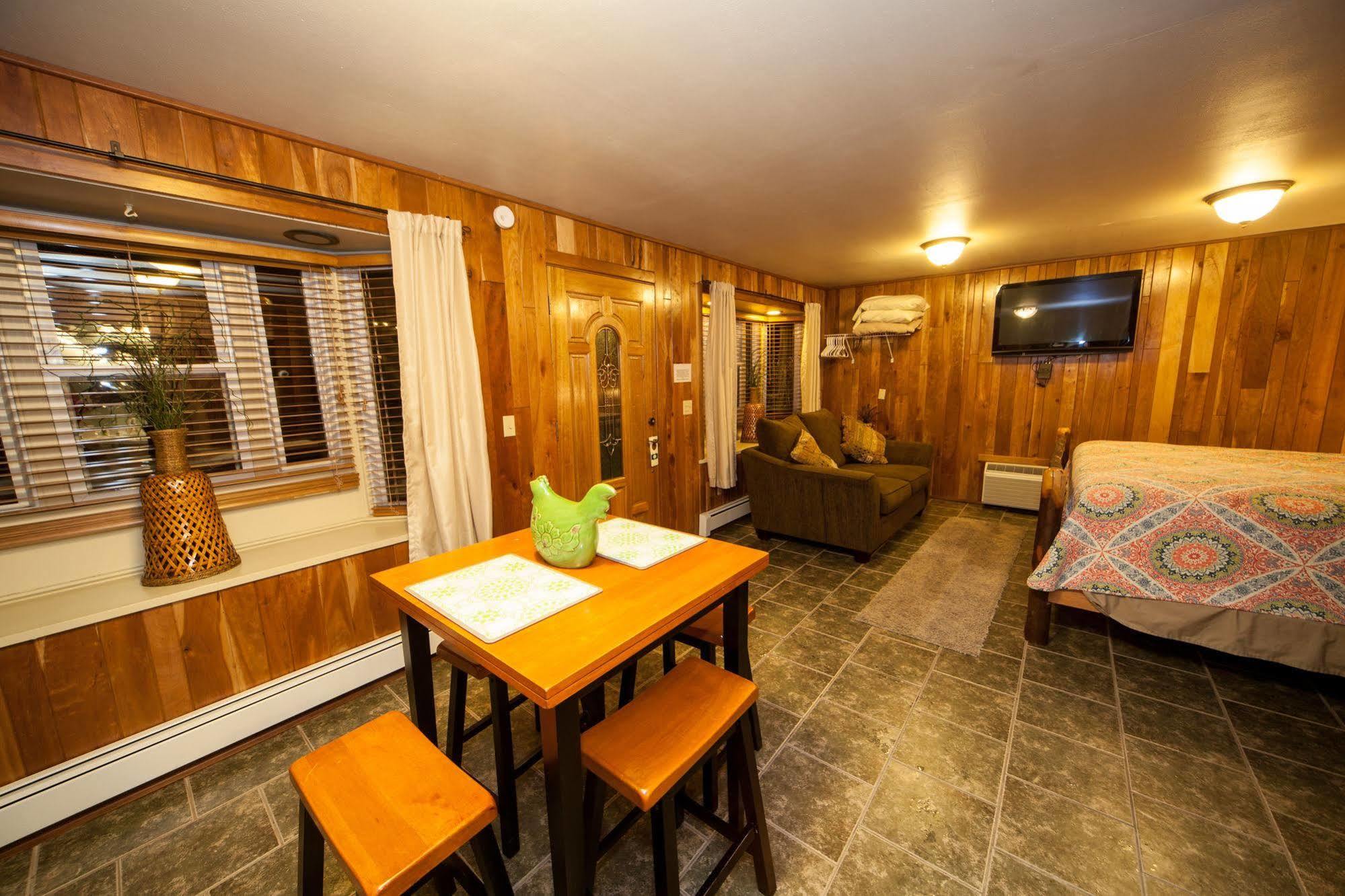 Log Cabin Lodge & Suites Jones Mills Екстер'єр фото