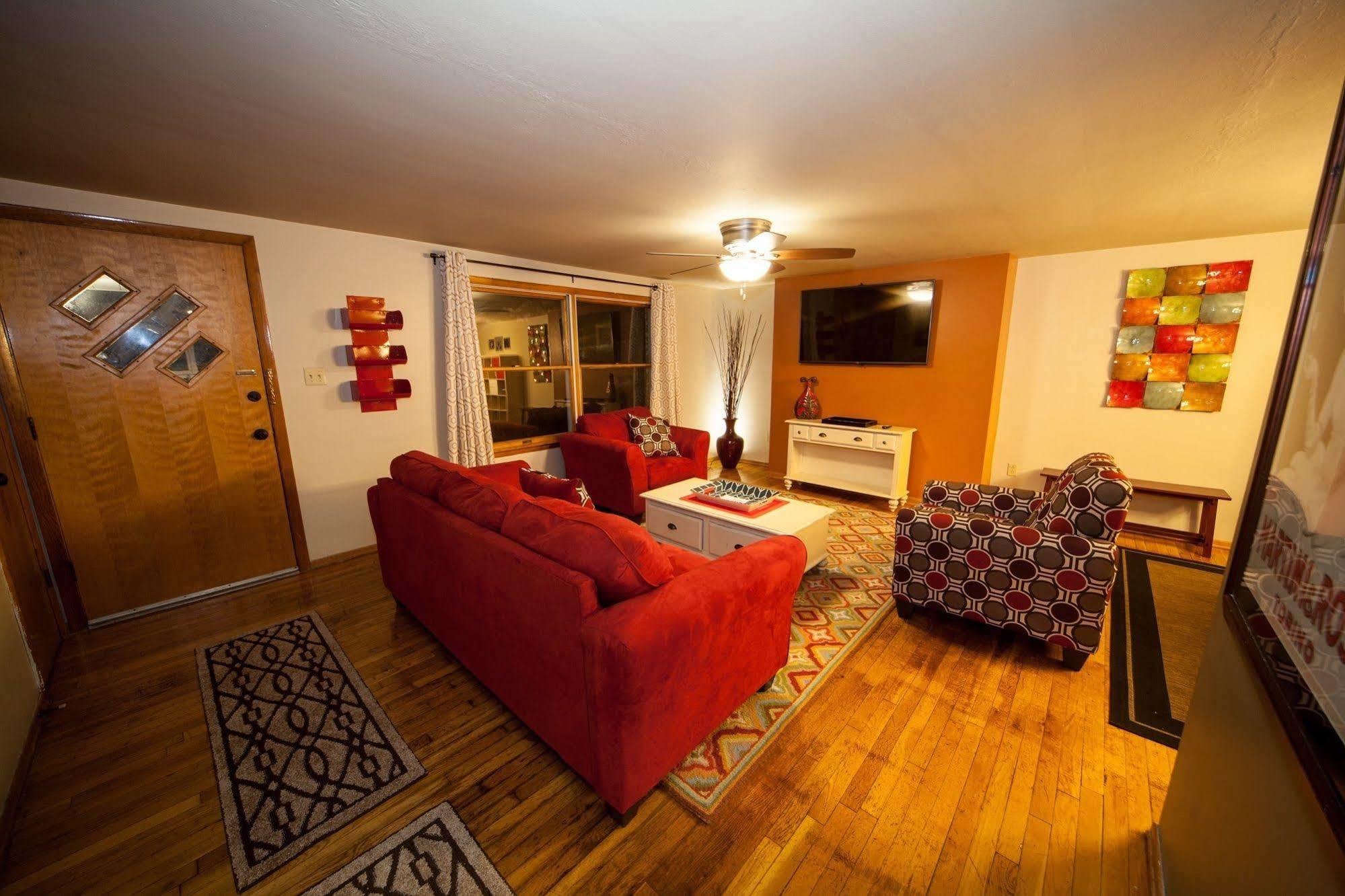 Log Cabin Lodge & Suites Jones Mills Екстер'єр фото