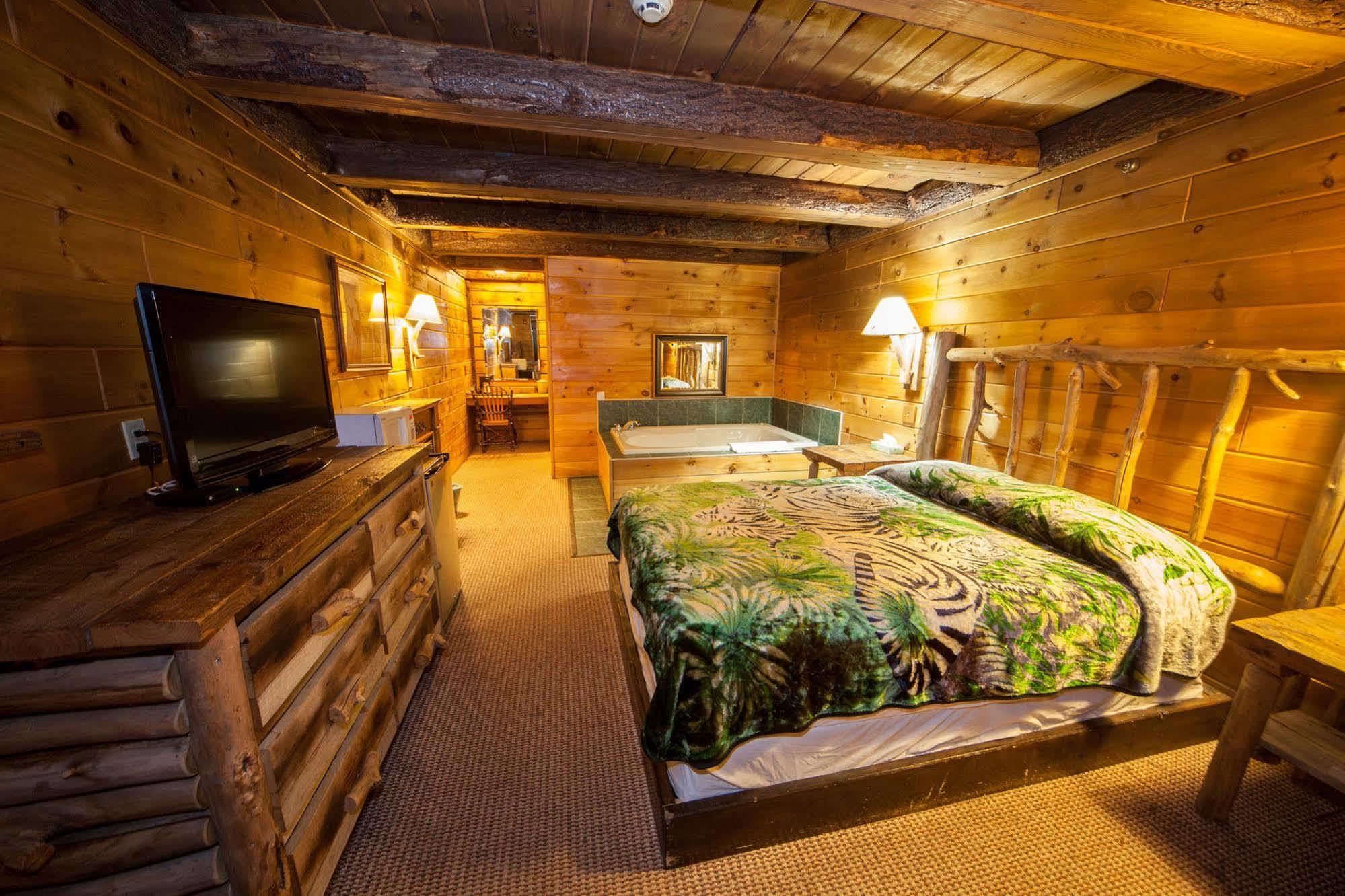 Log Cabin Lodge & Suites Jones Mills Екстер'єр фото