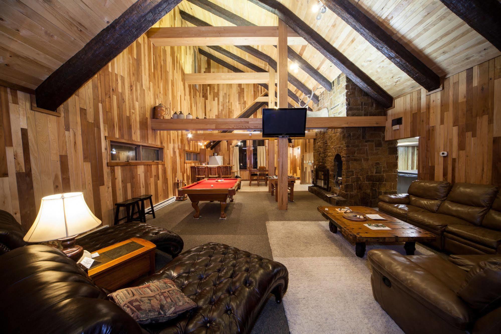 Log Cabin Lodge & Suites Jones Mills Екстер'єр фото
