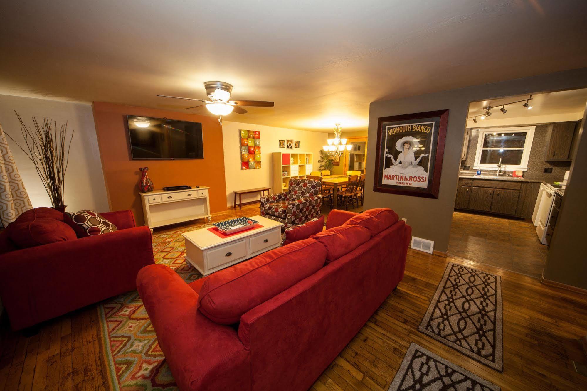 Log Cabin Lodge & Suites Jones Mills Екстер'єр фото