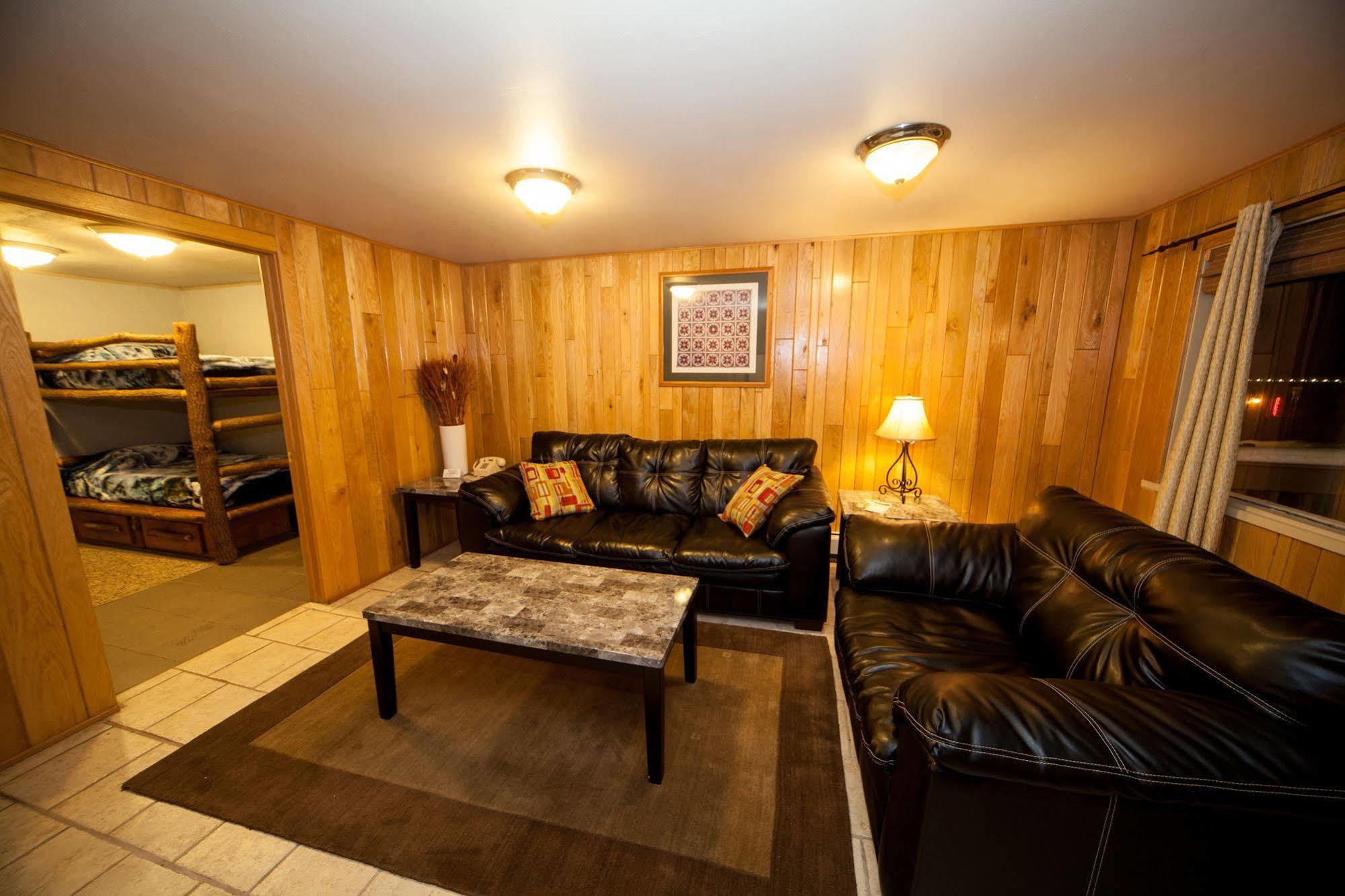 Log Cabin Lodge & Suites Jones Mills Екстер'єр фото