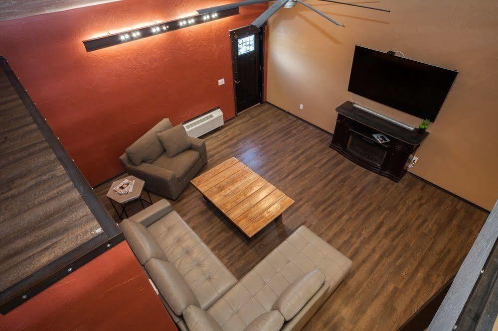 Log Cabin Lodge & Suites Jones Mills Екстер'єр фото