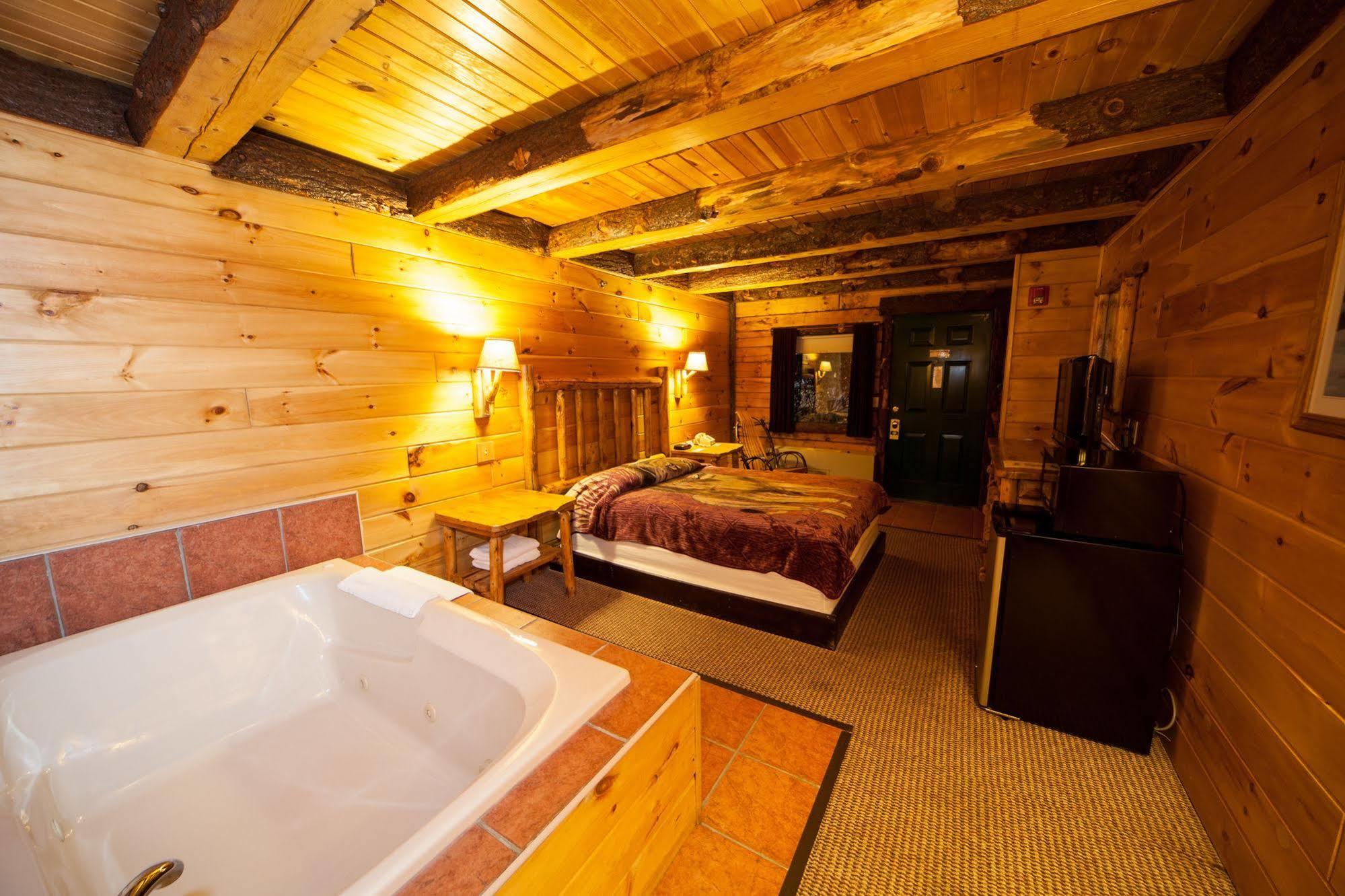 Log Cabin Lodge & Suites Jones Mills Екстер'єр фото