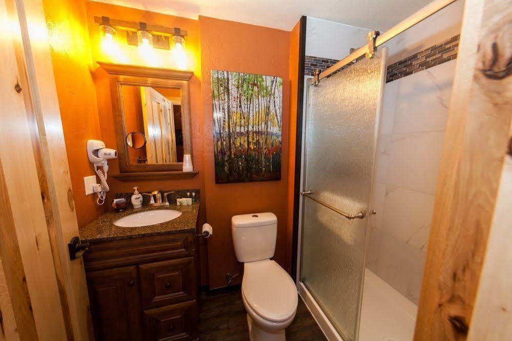 Log Cabin Lodge & Suites Jones Mills Екстер'єр фото