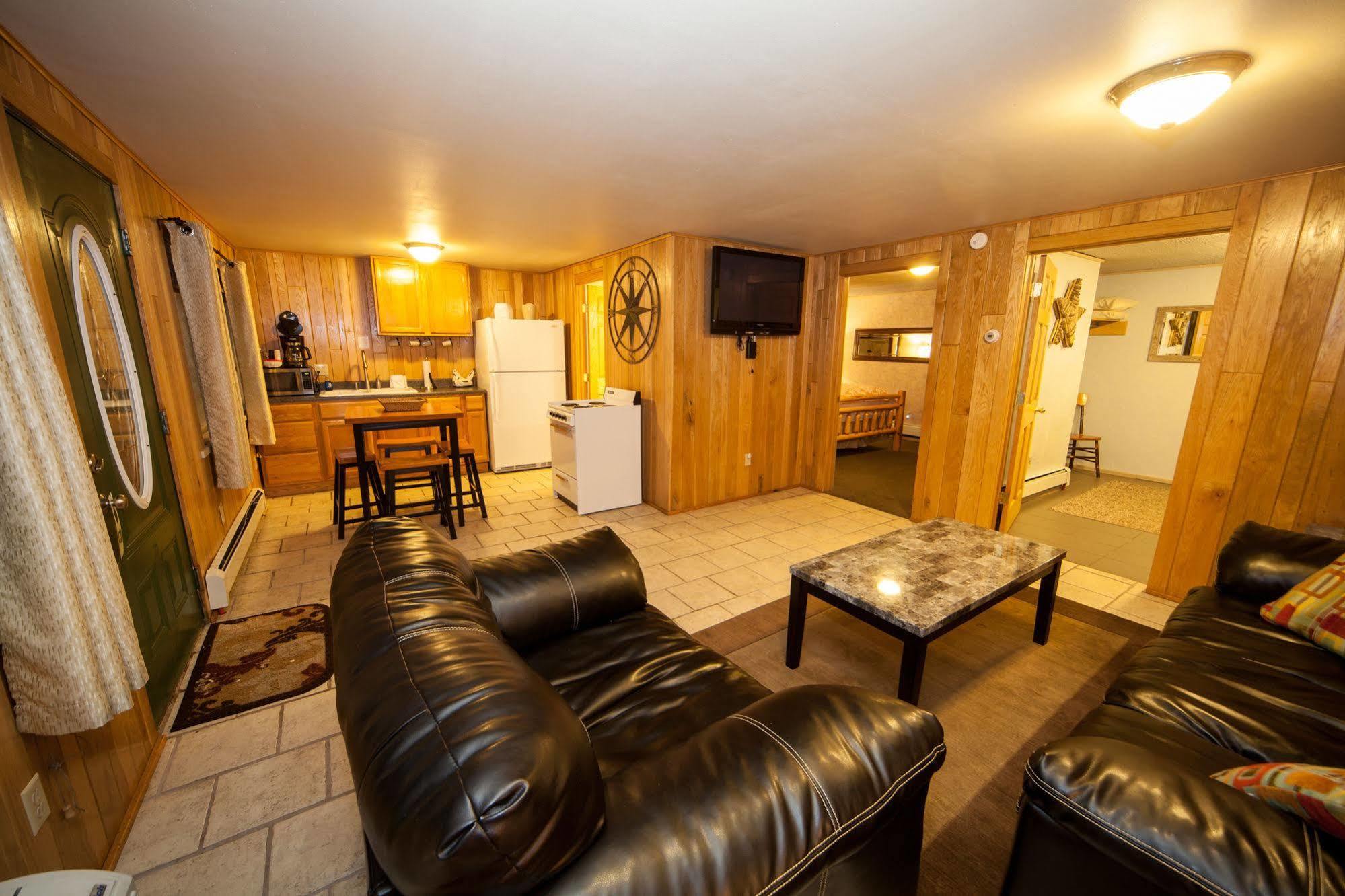 Log Cabin Lodge & Suites Jones Mills Екстер'єр фото